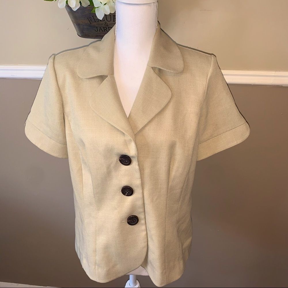 Size 12 Pleated Beige Short Sleeve Blazer Studio I